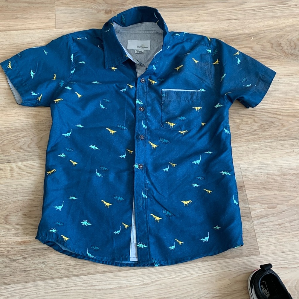 Craft+ flow size 6 button down shirt